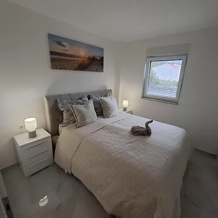 Apartment Deluxe With Swimming Pool *