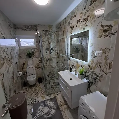 Apartment Deluxe With Swimming Pool *